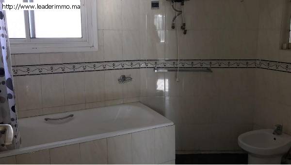 Villa à louer à Rabat Hassan de 400 m²