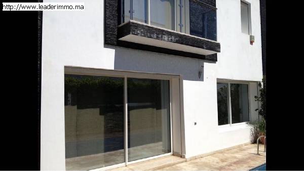 Rabat Hay Riad  A vendre villa  de 370 m²