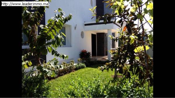 Rabat Hay Riad  A vendre villa  de 370 m²