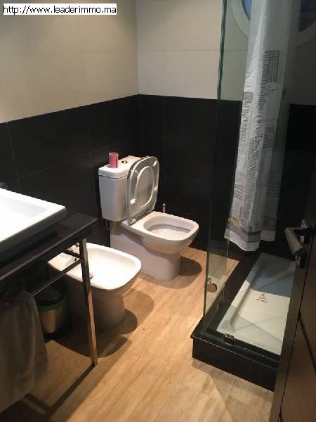 Rabat Hay Riad  A vendre villa  de 370 m²