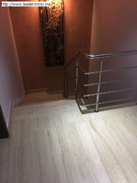 Rabat Hay Riad  A vendre villa  de 370 m²