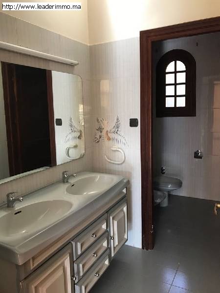 Rabat quartier ONEP: A louer villa  de 2000 m² 