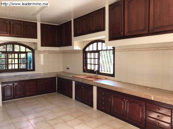 Rabat quartier ONEP: A louer villa  de 2000 m² 