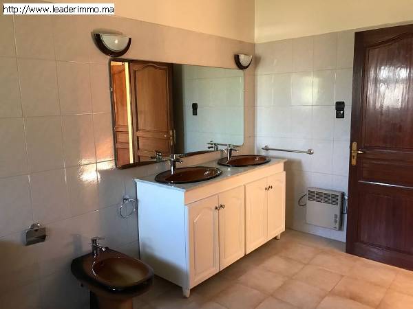 Rabat quartier ONEP: A louer villa  de 2000 m² 