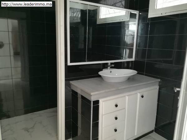 Rabat Souissi: villa 1000 m² en location