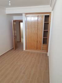 Appartement rénové à vendre.