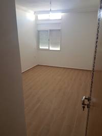 Appartement rénové à vendre.
