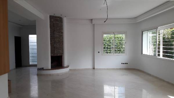 Belle villa à louer dans le quartier Hay Riad.